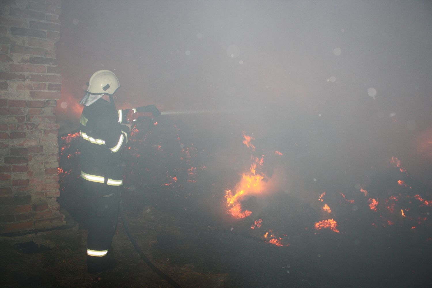 12 Požár balíků slámy, Hůry (1).jpg