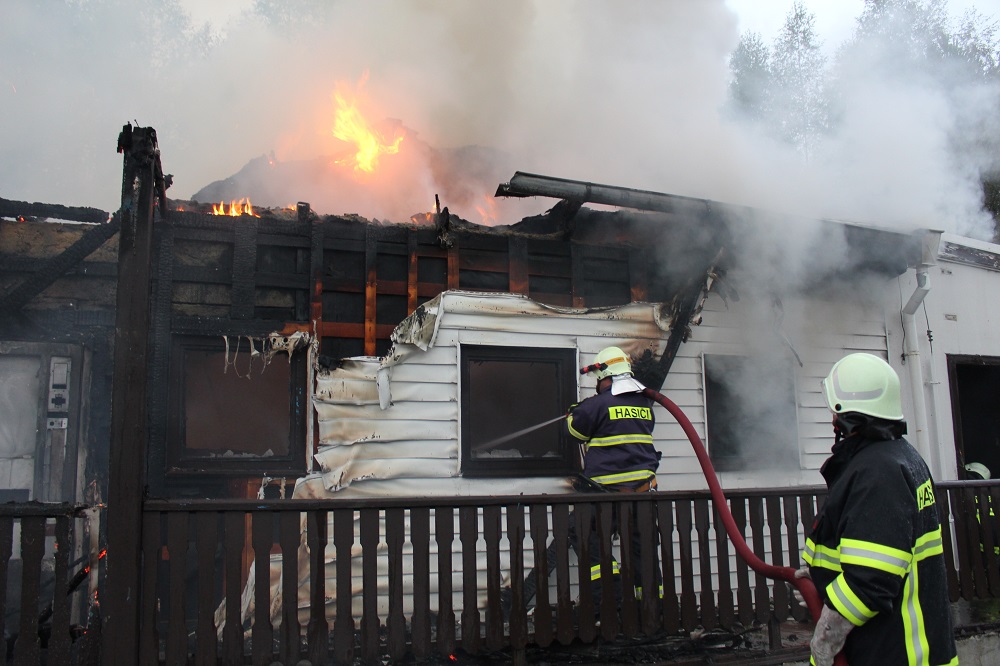 12 Požár motorestu, Dolní Dvořiště - 2. 9. 2014 (3).jpg