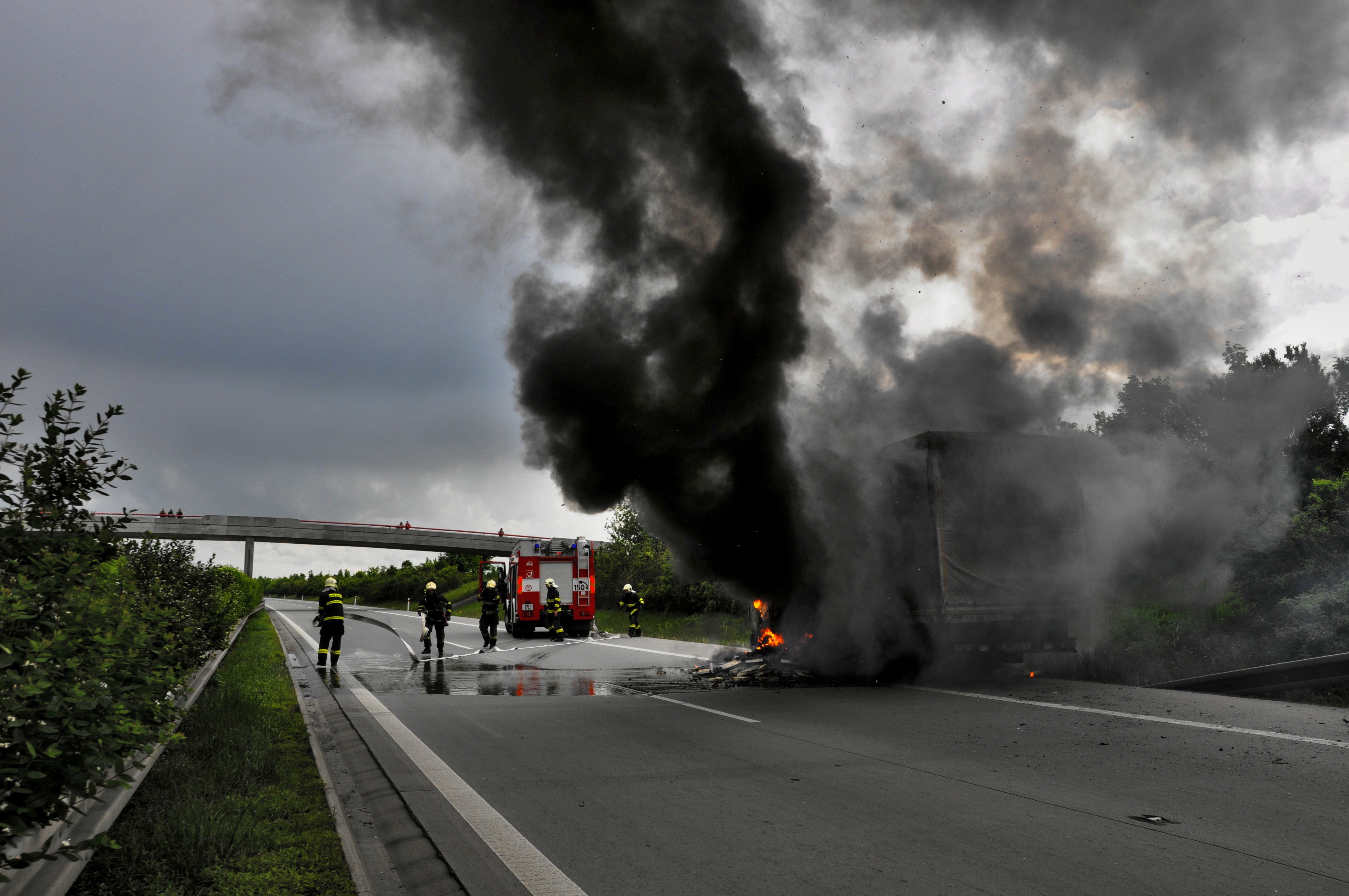 12 požár_na_obchvat_olomouce_21_5_2013 (2).JPG
