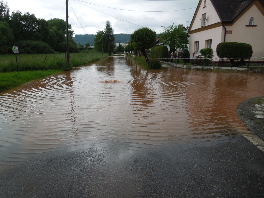 13-06-02 Dvůr Králové n.L. a přehrada Les Království (1).JPG
