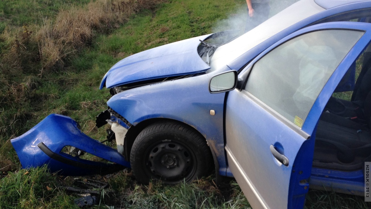 13 Nehoda osobního auta Milovice u Hořic pomoc HZS OLK  (3).JPG