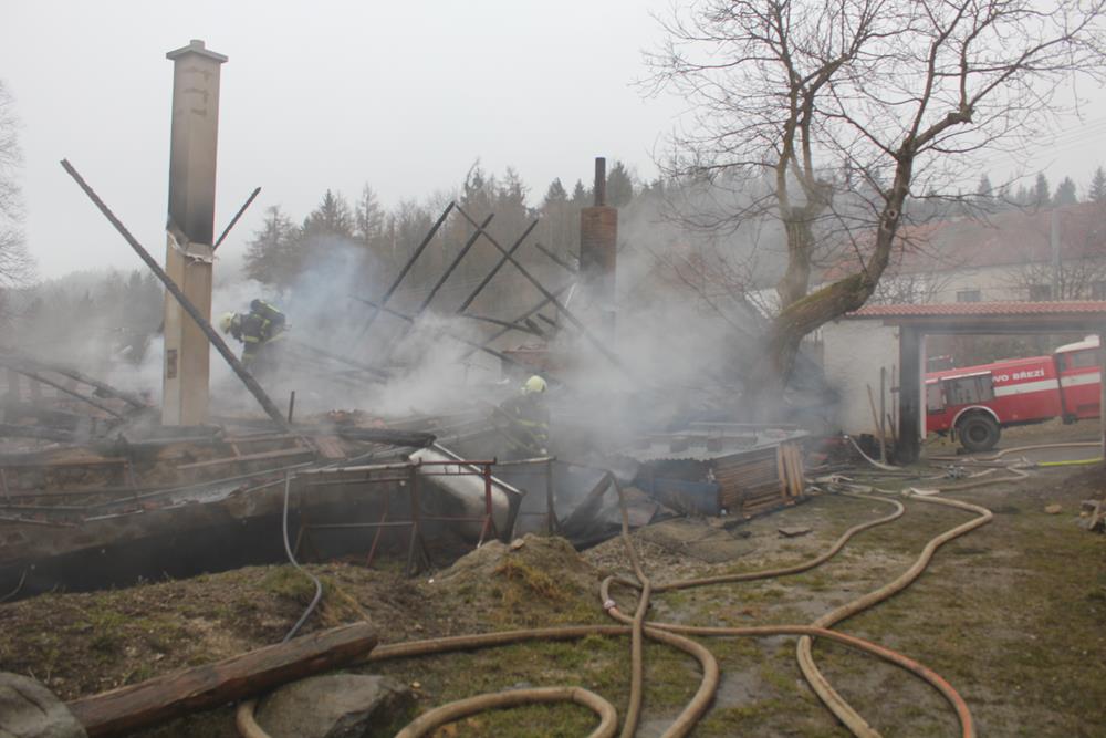13 Požár domu, Horní Nakvasovice - 22. 3. 2015 (13).jpg