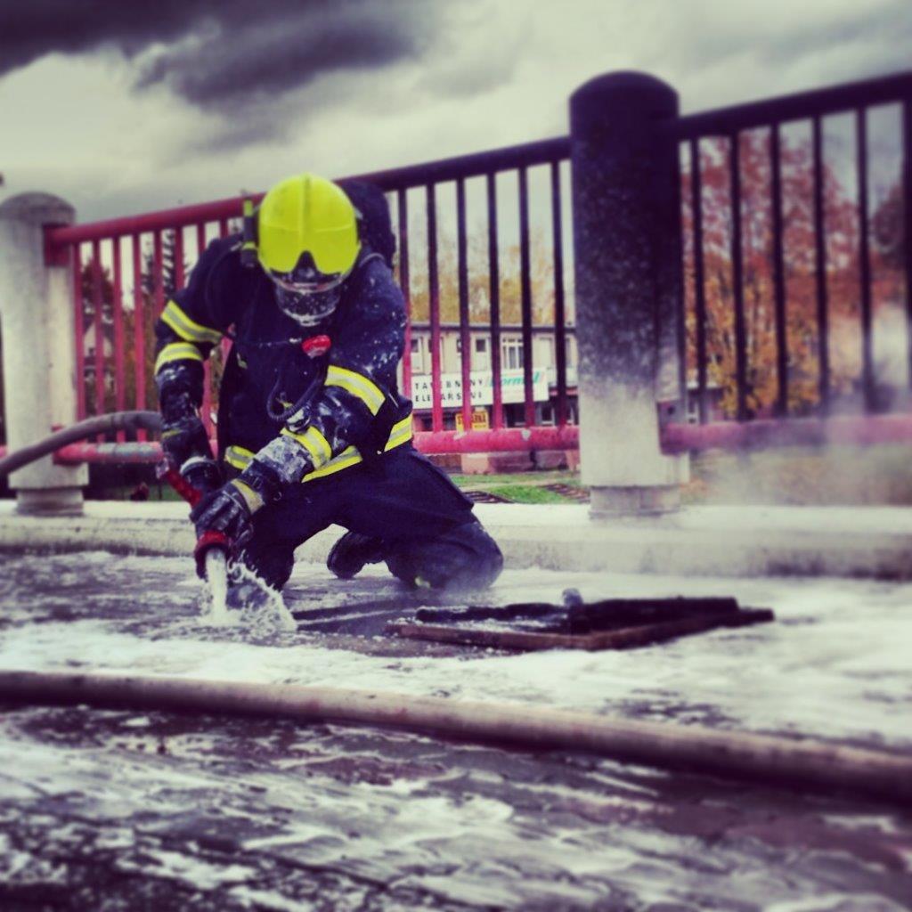 14 18-10-2013 Požár elektroinstalace v mostní konstrukci - Přerov (21).jpg