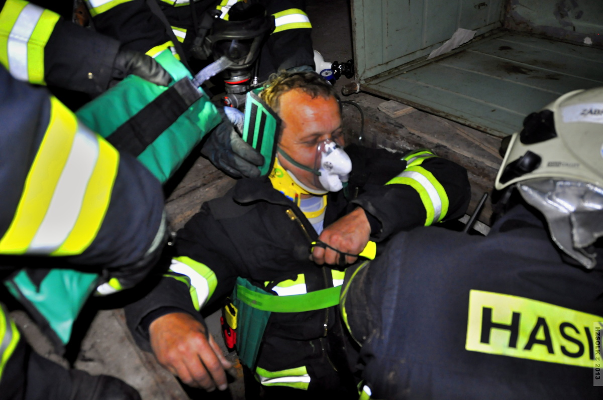 14 6-5-2013 cvičení osoby zavalené zasypané Zábřeh (21).JPG