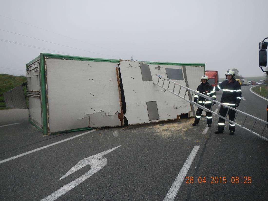 14 Dopravní nehoda NA, Dolní Hořice -  28. 4. 2015 (1).jpg