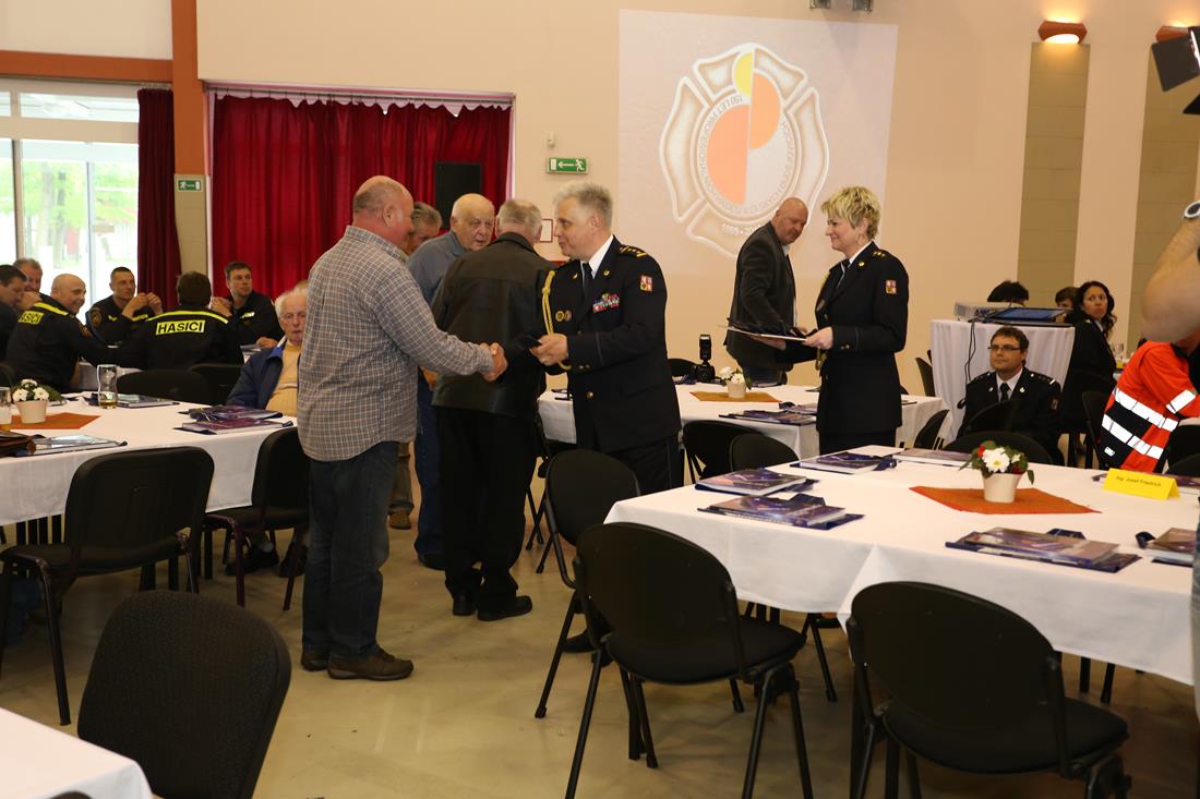 14 Oslavy 150 let prof. hasičů - 12. 5. 2016 (11).JPG