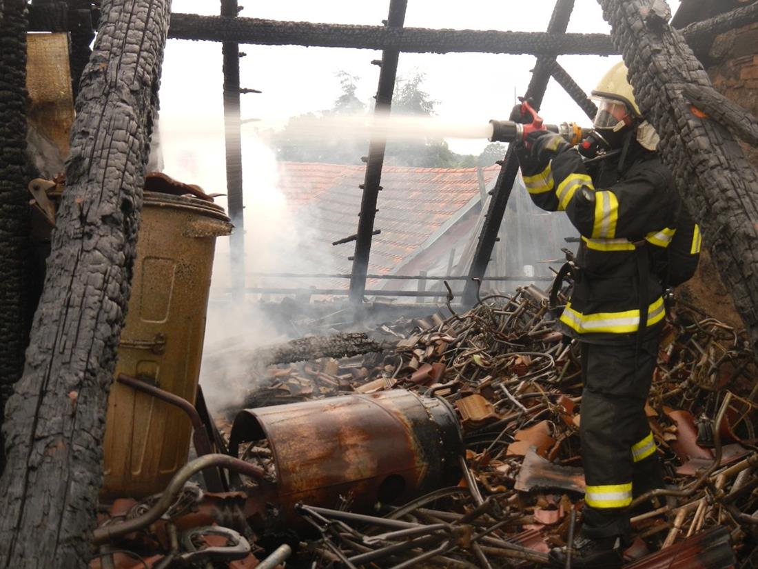 14 Požár stodoly, Kovářov - 5. 7. 2015 (14).JPG