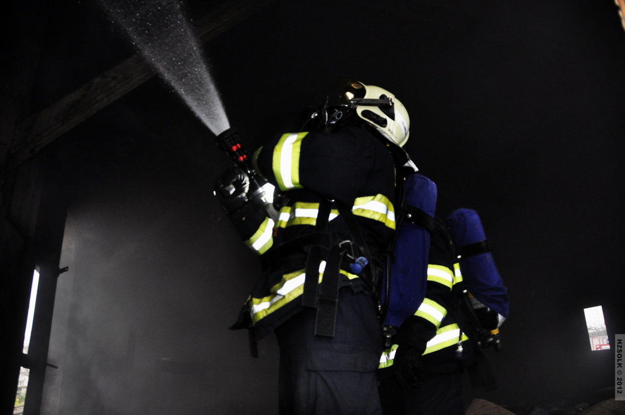 15 22-11-2012 Požár drážní budova Olomouc město (4).JPG