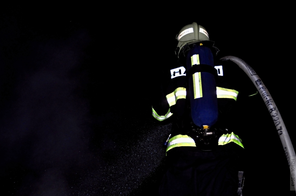 15 7-3-2013 Požár RD Olomouc Slavonín press foto (15).JPG