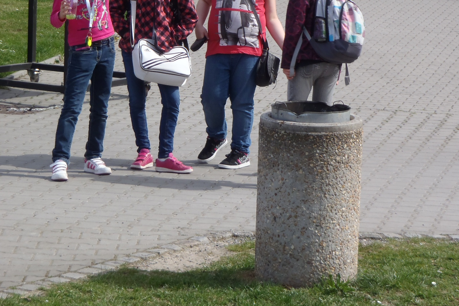15.4.2015 požár odpadkového koše Doubravka.JPG