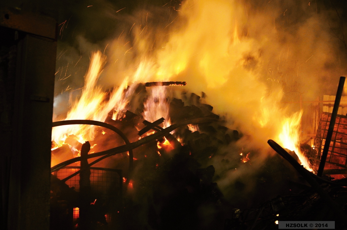 16 18-4-2014P_NB_ hala Olomouc Chválkovice (56).JPG