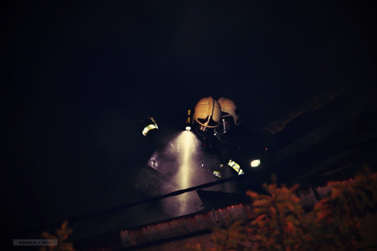 16 6-2-2014 Požár RD Klopotovice - střecha objektu (23).JPG