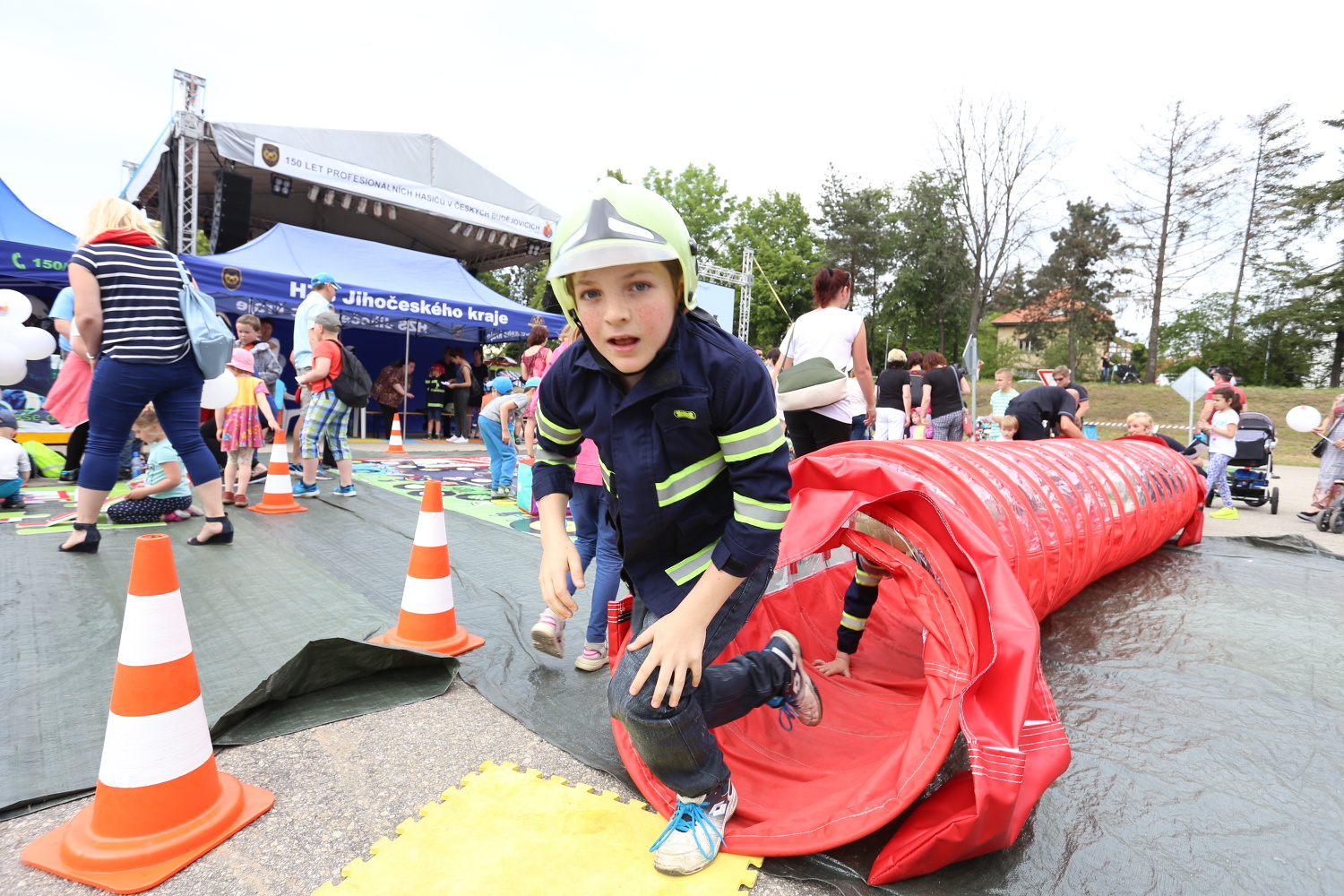 16 Oslavy 150 - náplavka (25).JPG