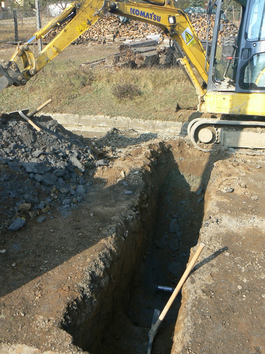 16.2.2015 Hradec - překopnutá přípojka.JPG