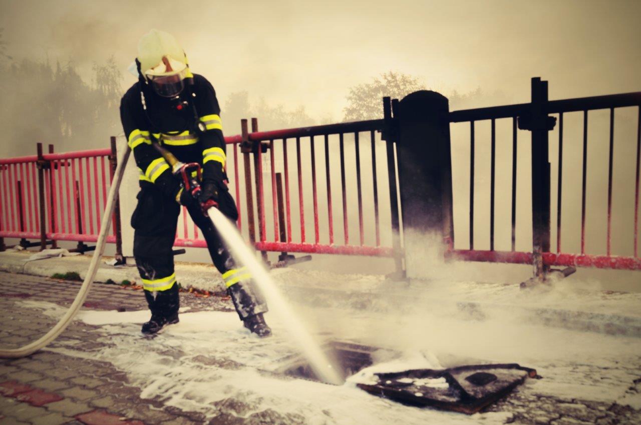 17 18-10-2013 Požár elektroinstalace v mostní konstrukci - Přerov (5).jpg