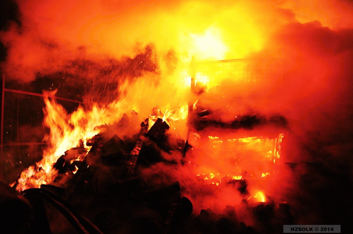 17 18-4-2014P_NB_ hala Olomouc Chválkovice (37).JPG