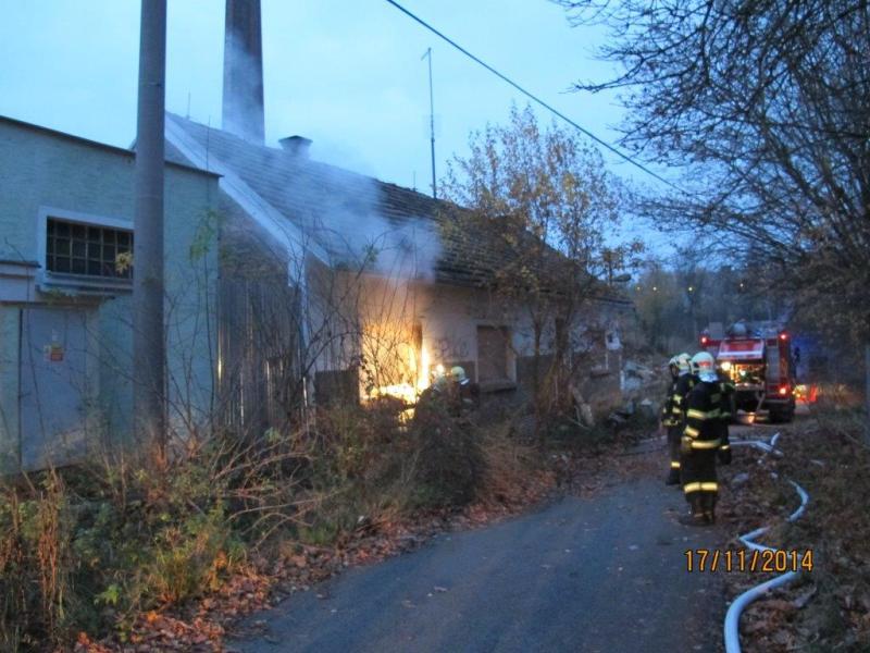 17.11.2014 foto/17.11.2014 požár Plzeň Pod Cihelnou.jpg