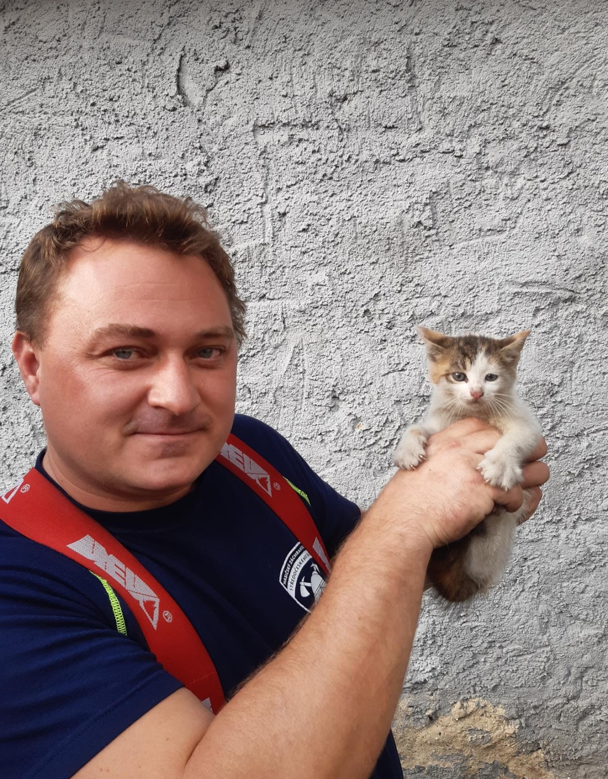 176-Záchrana kotěte zaklíněného v motoru osobního auta v osadě Zahrady spadající pod Český Brod.jpg