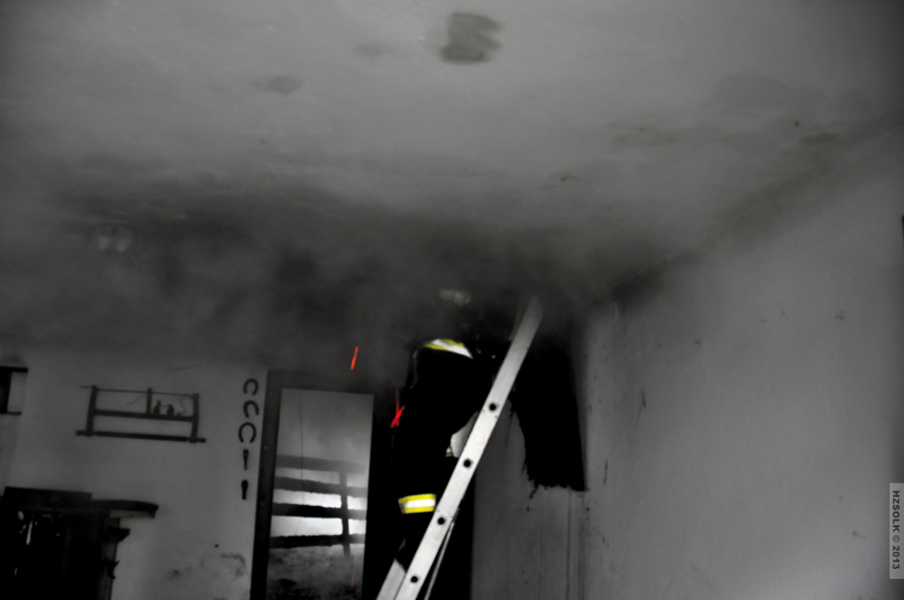 18 11-2-2013 Požár 2 RD - Líšnice - Šumpersko (25).JPG