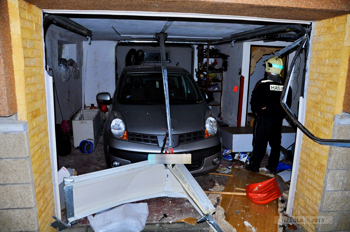 18 20-11-2013 Exploze v rodinném domku Příkazy (7).JPG