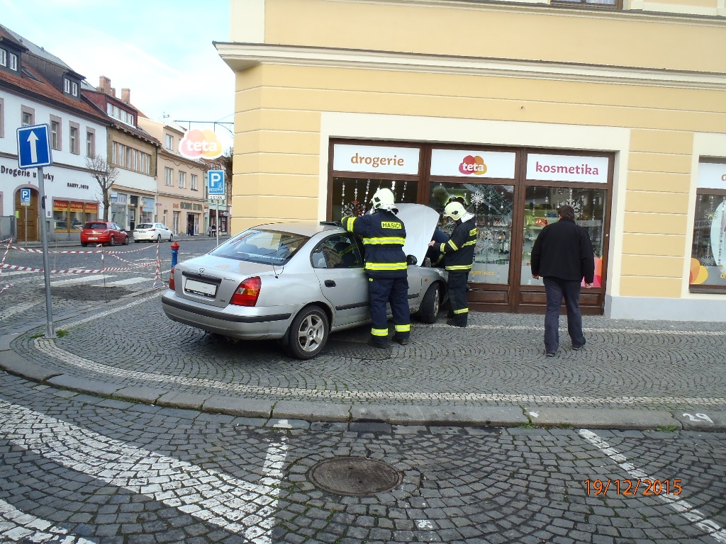 19.12.2015 DN Sušice - autem na nákupy do drogerie.JPG