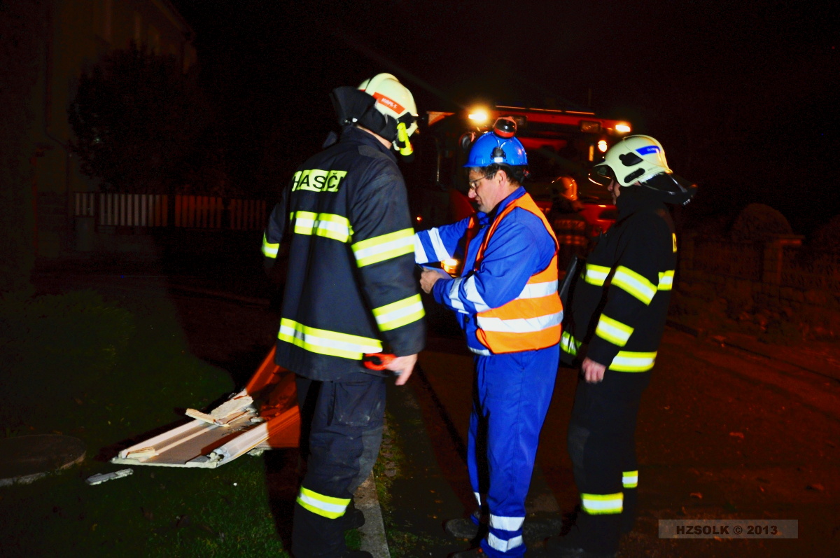 2 20-11-2013 Exploze v rodinném domku Příkazy (10).JPG