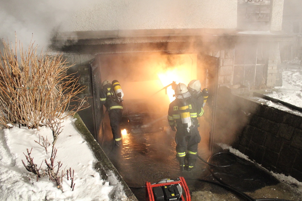 2 20120212-požár domu Rožnov_09.JPG