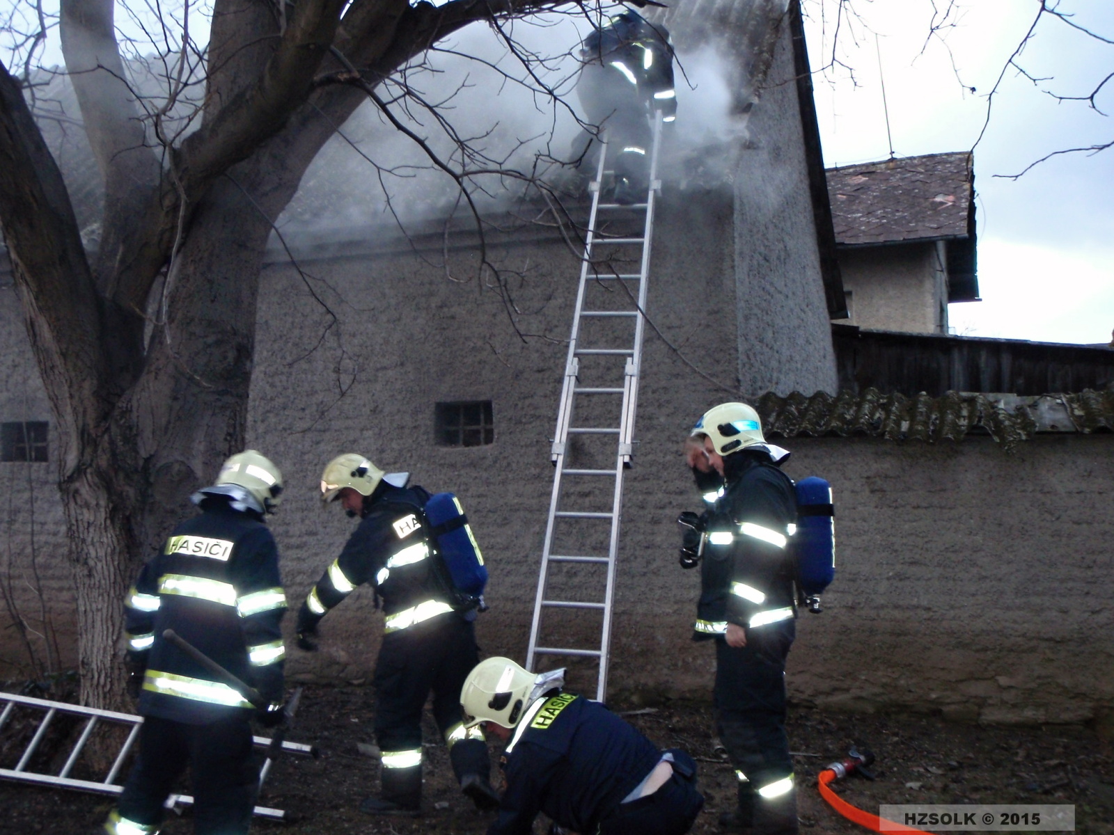 2 23-1-2015 P_NB_Ujezd_pozar_hospodarske_budovy (2).JPG