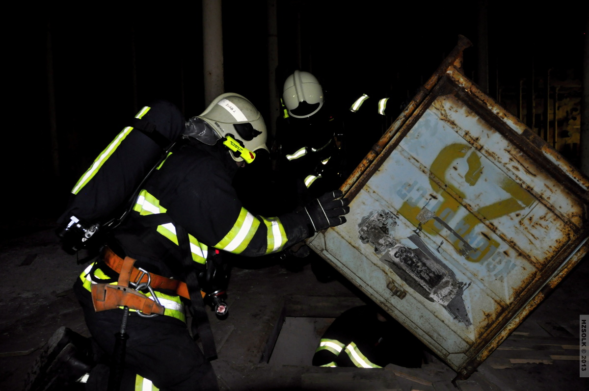 2 6-5-2013 cvičení osoby zavalené zasypané Zábřeh (10).JPG