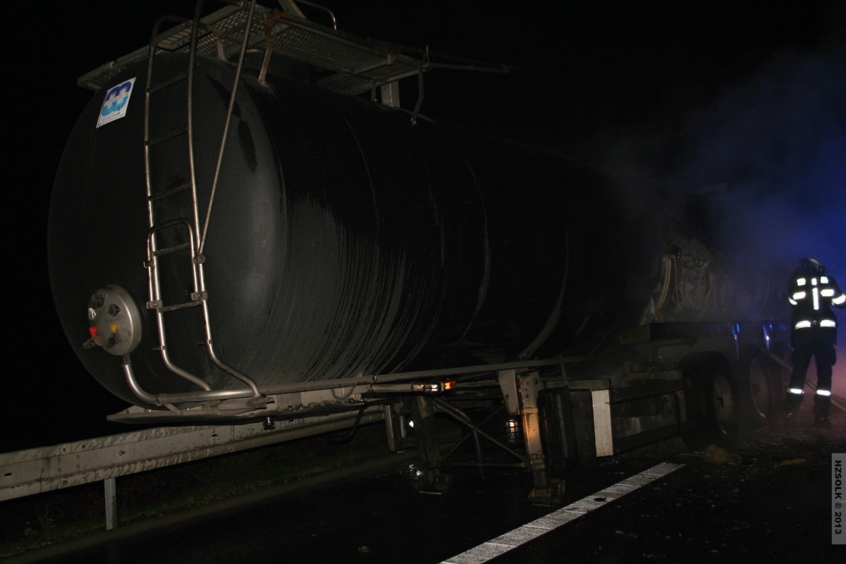 2 9-10-2013 Požár pneu a obalu cisterny Olomouc (2).JPG