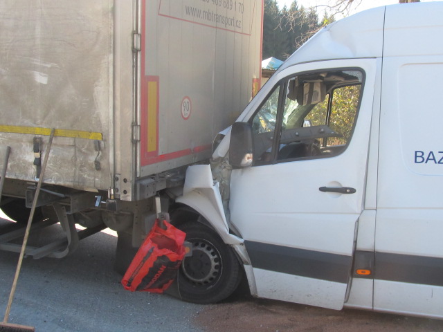 2 Dopravní nehoda 2 NA a dodávka, Kaplice - 3. 11. 2014 (4).jpg