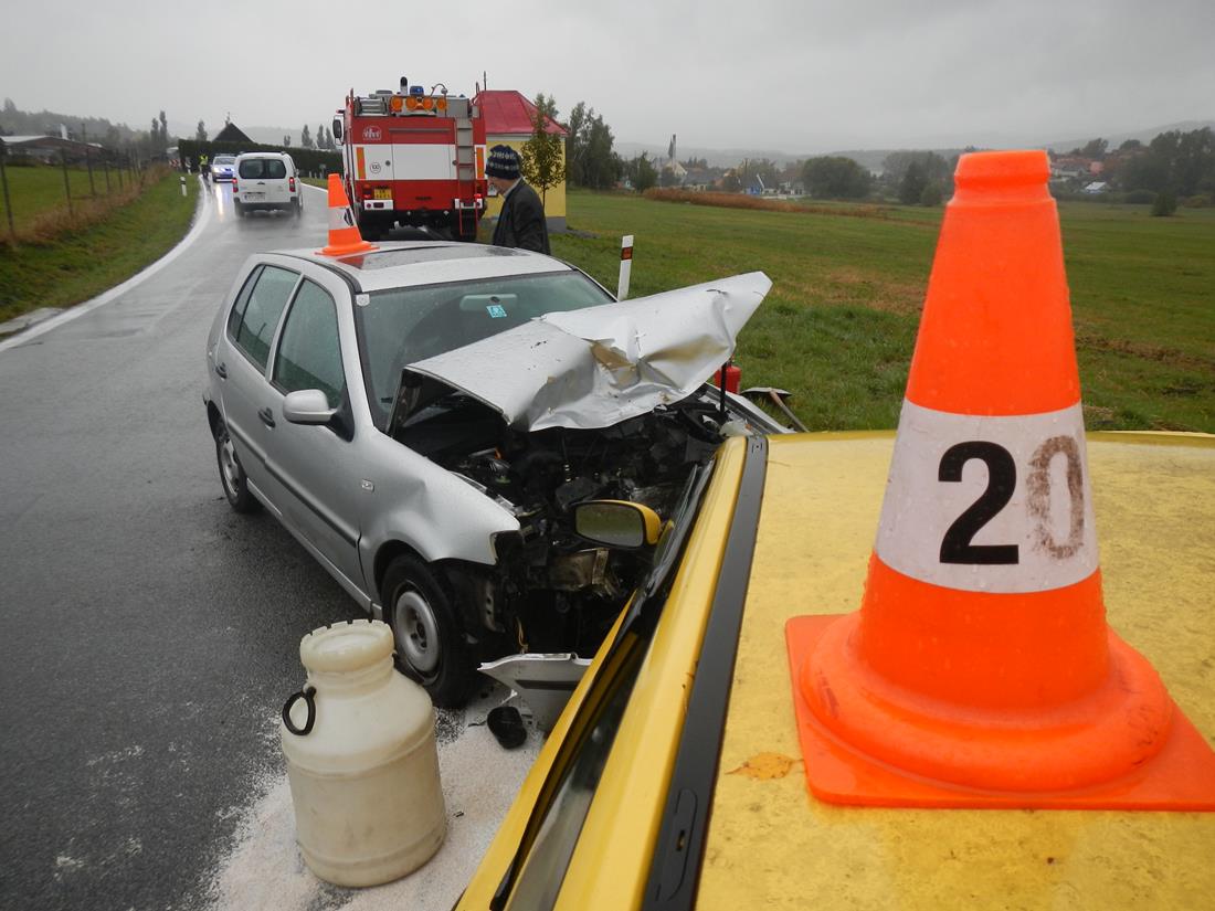 2 Dopravní nehoda 2 OA, Černá v Pošumaví - 7. 10. 2015 (4).JPG