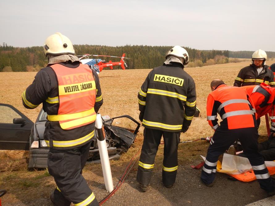 2 Dopravní nehoda 2 OA, Hodušín - 11. 4. 2015 (2).JPG