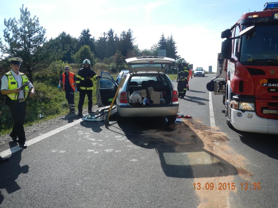 2 Dopravní nehoda 2 OA, Tábor - 13. 9. 2015 (2).JPG