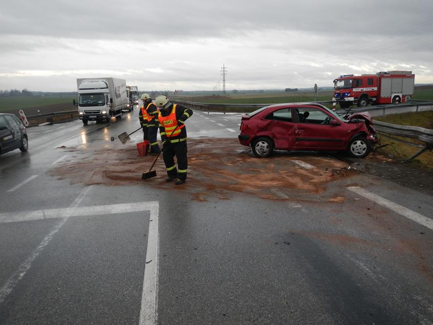 2 Dopravní nehoda 2 OA, Veselí nad Lužnicí - 31. 3. 2015 (4).JPG