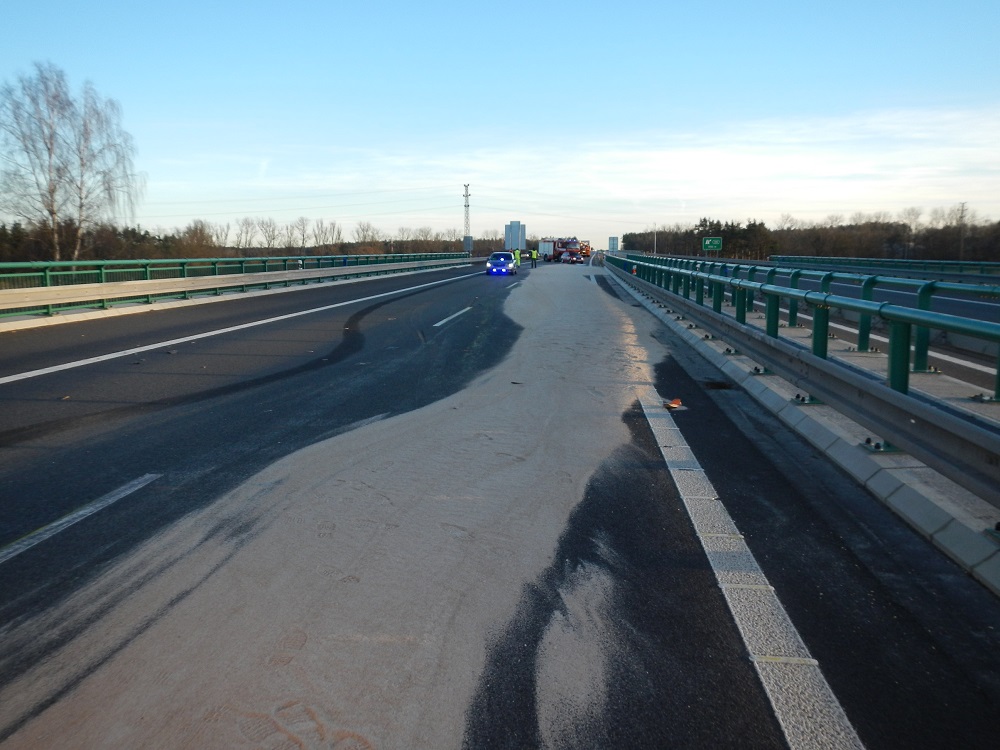 2 Dopravní nehoda NA, D3 u Žíšova - 13. 1. 2015 (3).JPG