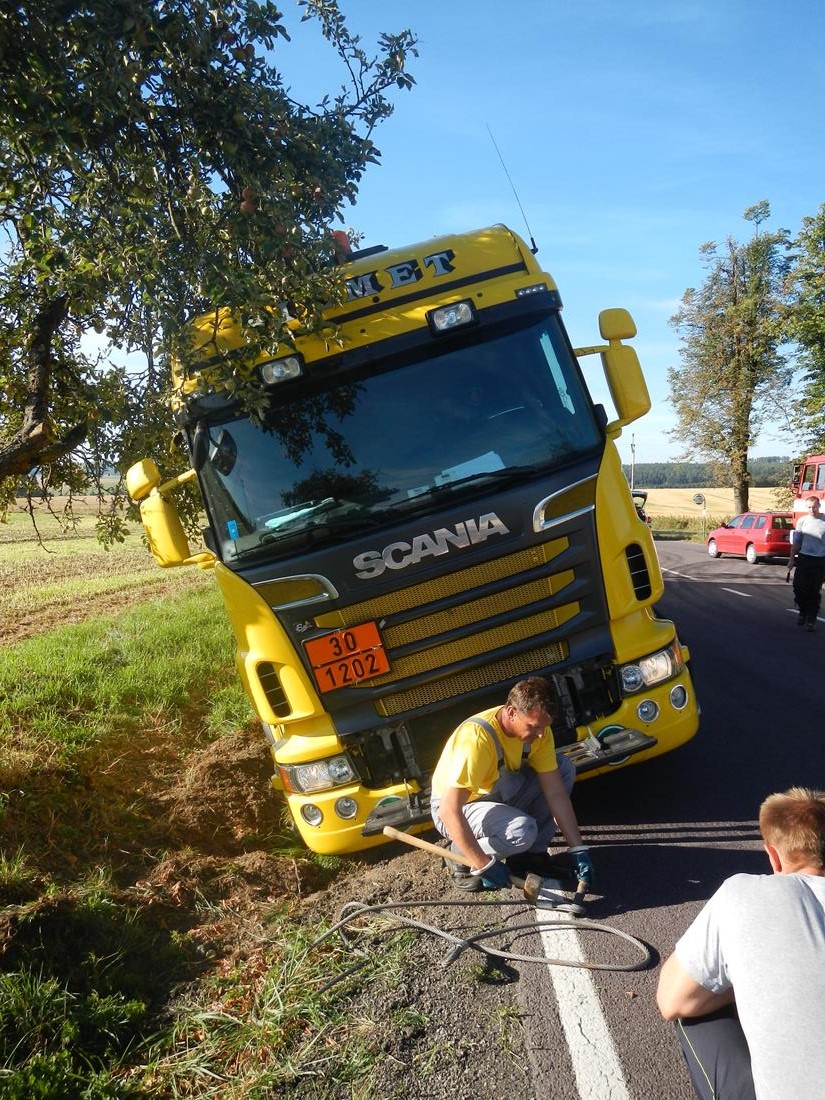 2 Dopravní nehoda NA, Pěč - 27. 8. 2015 (3).JPG