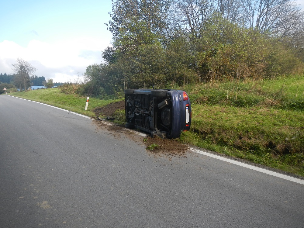 2 Dopravní nehoda OA, Frymburk - 3. 10. 2014 (3).jpg