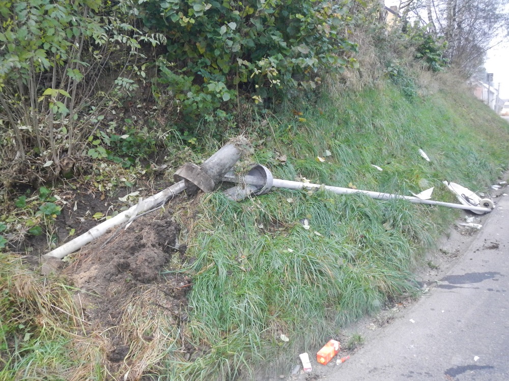 2 Dopravní nehoda OA, Křemže - 4. 11. 2014 (3).jpg