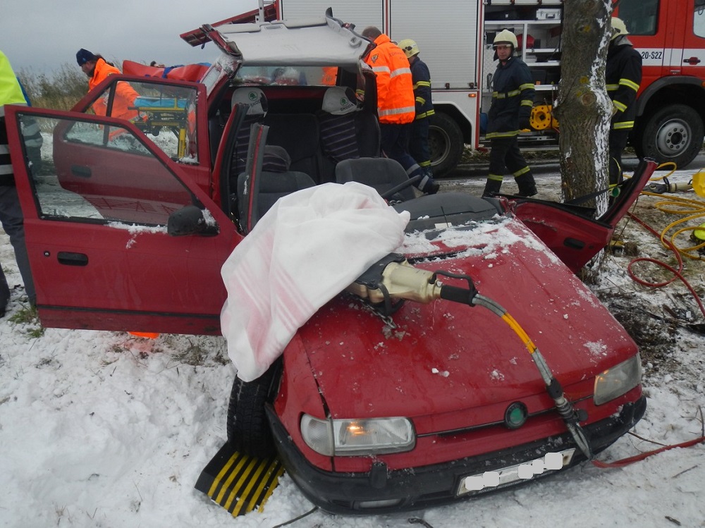 2 Dopravní nehoda OA, Petrovice - 5. 1. 2015 (5).JPG