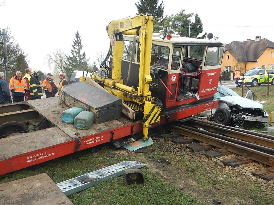 2 Dopravní nehoda OA a drezíny, Nová Včelnice - 13. 4. 2015 (2).jpg