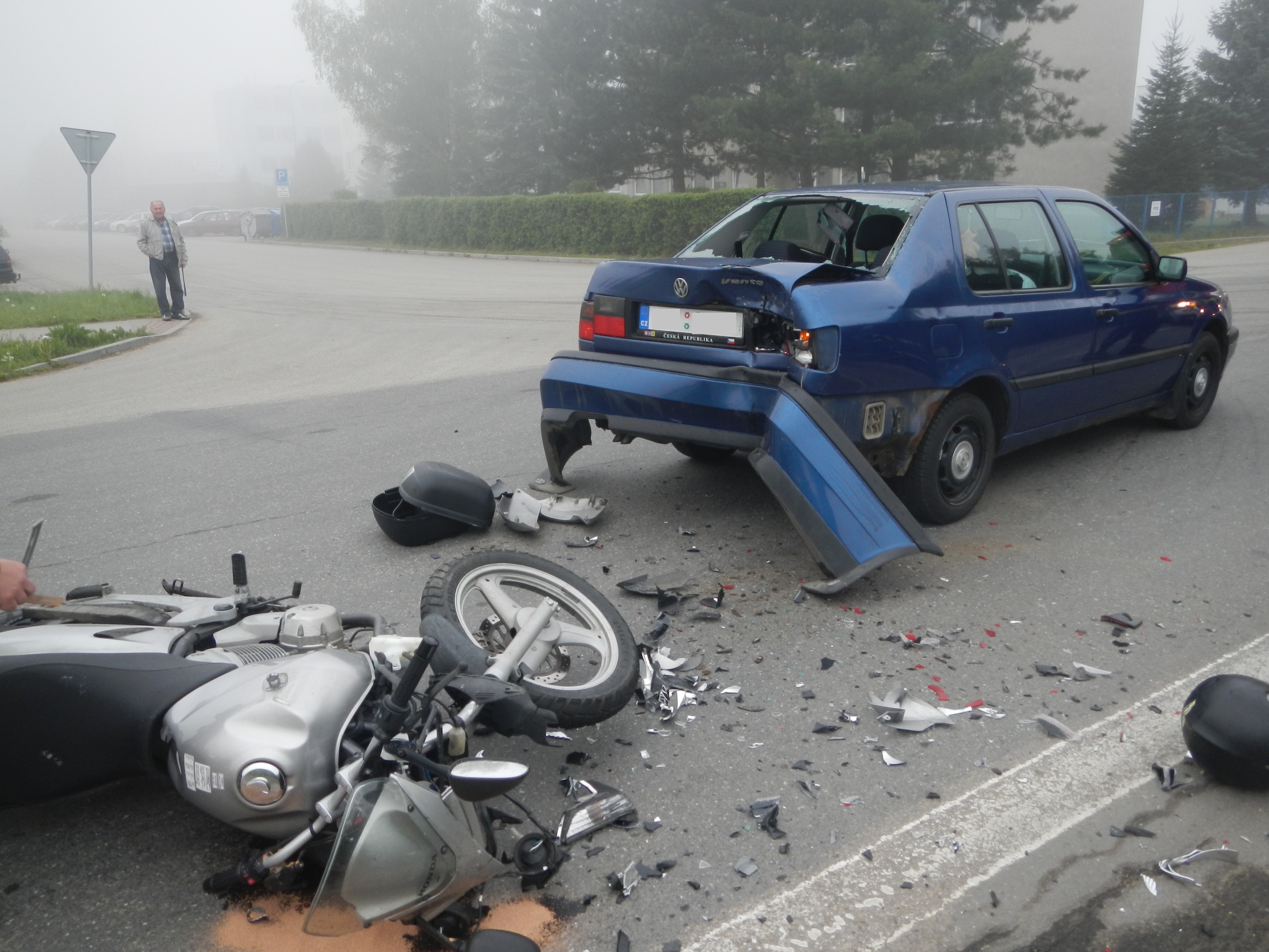 2 Dopravní nehoda OA a motorka, Jindřichův Hradec - 30. 4. 2014 (1).jpg