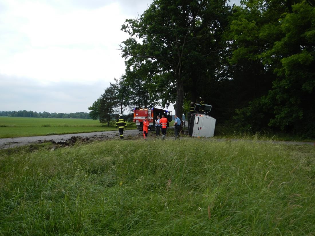 2 Dopravní nehoda dodávky, Nová Ves - 10. 6. 2015 (2).jpg