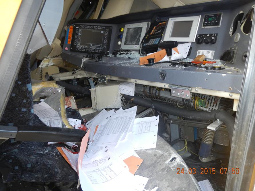 2 Dopravní nehoda kamiónu a vlaku, Obrataň - 24. 3. 2015 (1).jpg