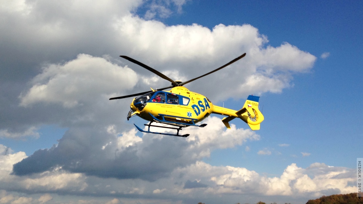 2 Nehoda osobního auta Milovice u Hořic pomoc HZS OLK  (10).JPG