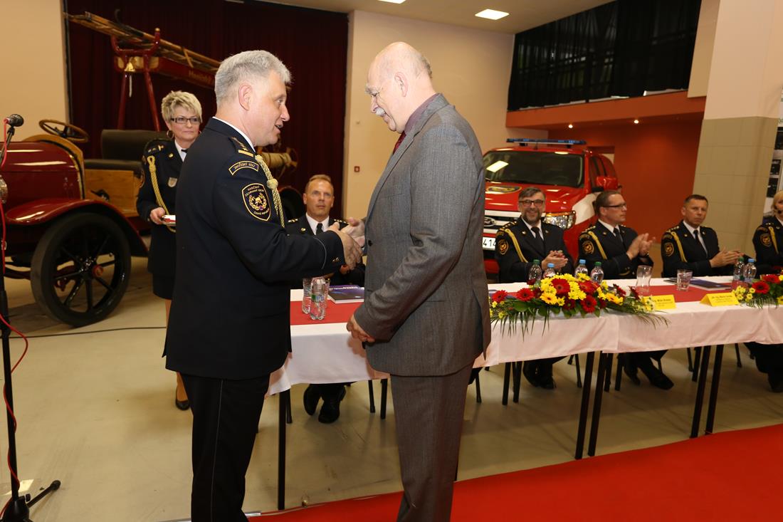 2 Oslavy 150 let prof. hasičů - 12. 5. 2016 (14).JPG
