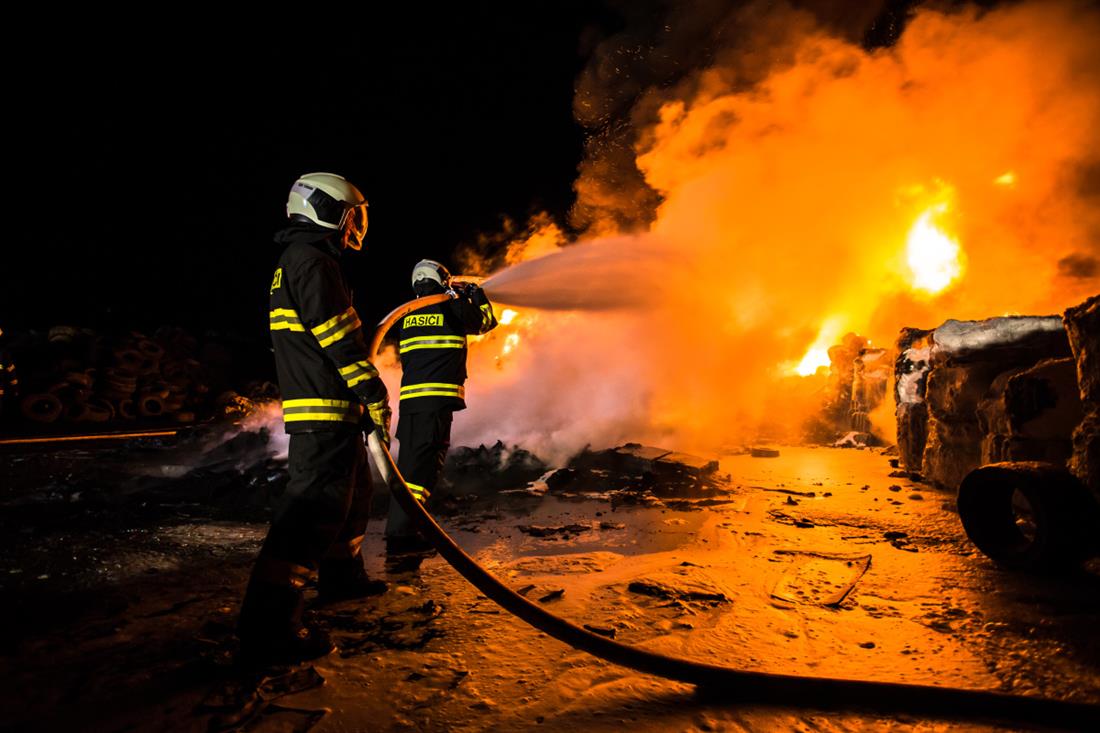 2 Požár skládky, Drhovice - 29. 11. 2015 (3).JPG