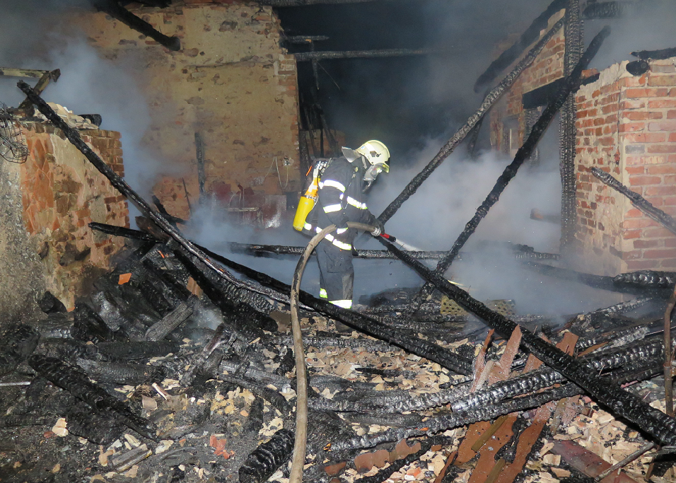 2 Požár stodoly, Radobytce - 20. 12. 2014 (5).png