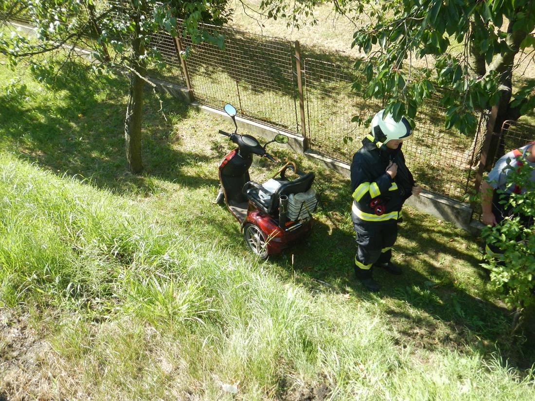 2 Technický zásah - pomoc invalidní osobě, České Budějovice - 1. 8. 2015 (2).JPG