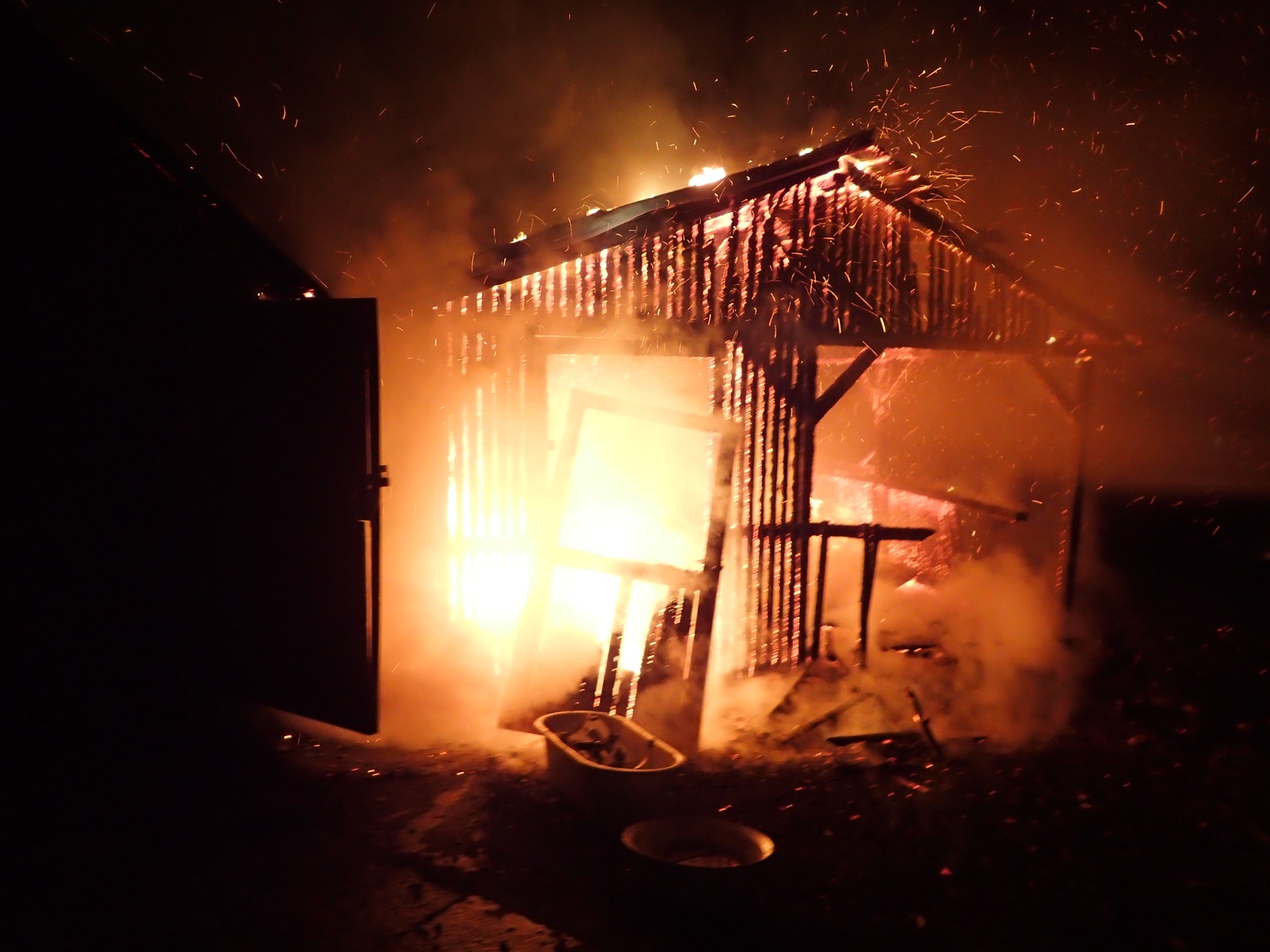 2 pozar_pergoly_Hlucin_2.JPG